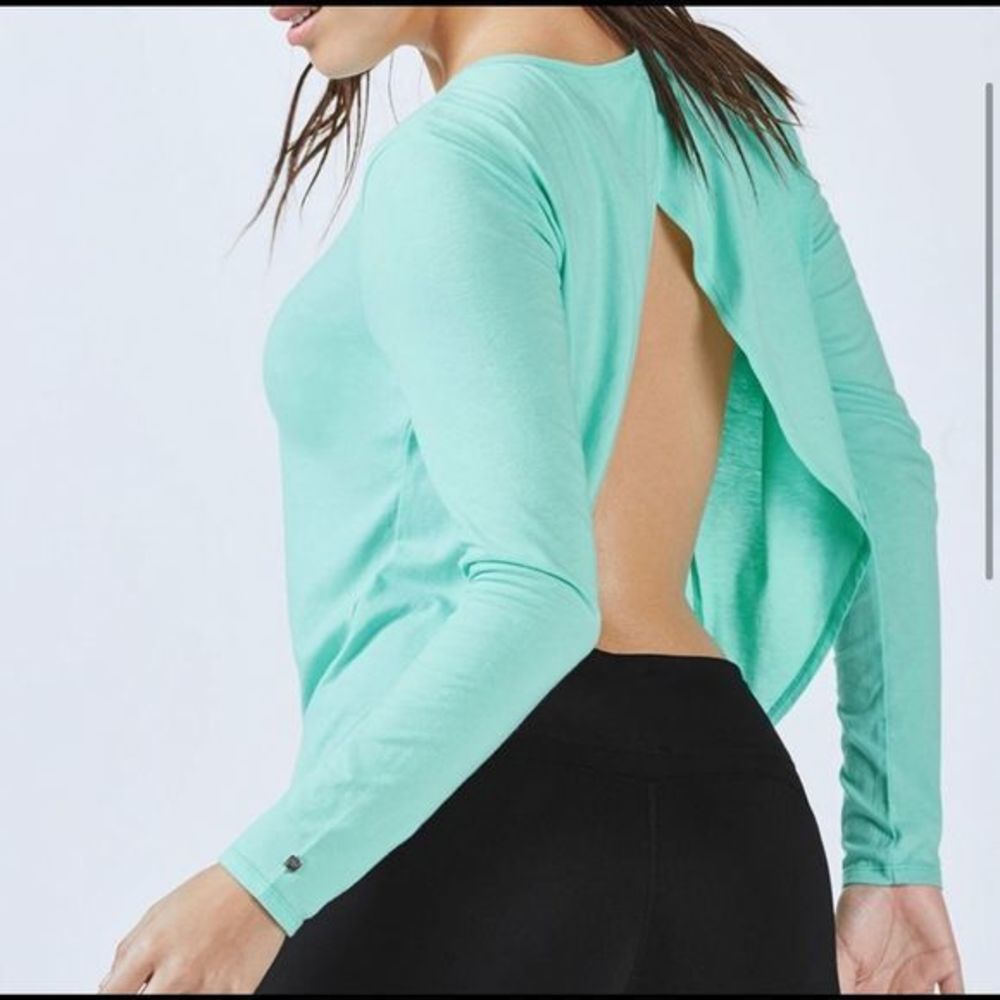NWT Fabletics Millie L/S Split Back Essential